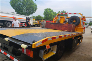 德格附近拖车电话号码服务